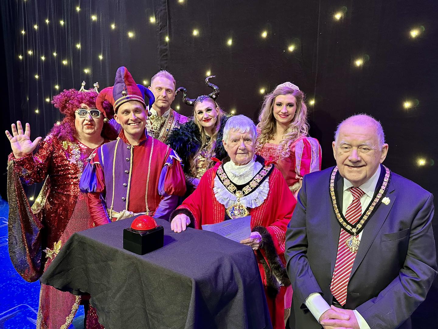 Mayor Turns on Gold Lights